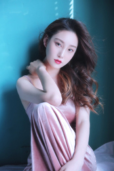 坐在又大又硬的上面写作业做作文